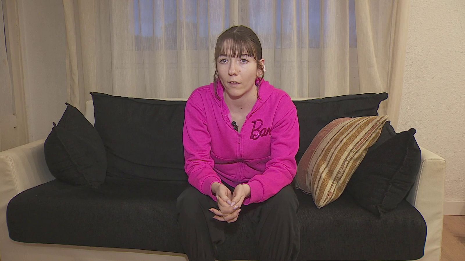 Enola (Navarra): "Mis padres con 25 años tenían una casa y estaban viviendo bien" - Telenavarra | Ver