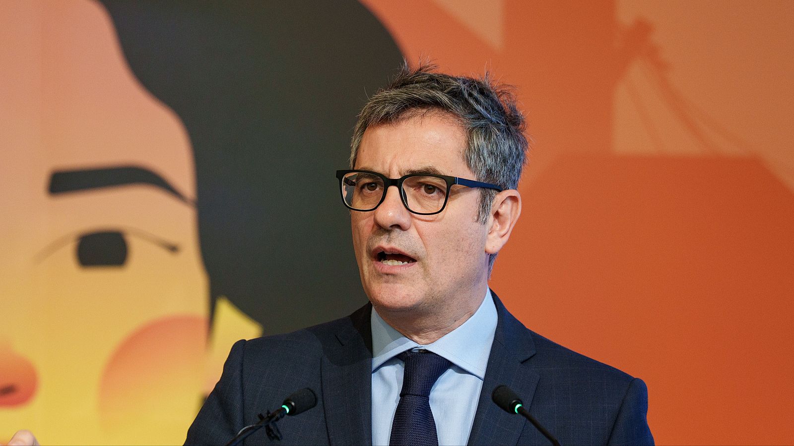 El Gobierno cree que Peinado "avergüenza" a la judicatura | Ver