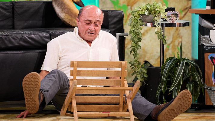 La Revuelta - Pepe Viyuela recrea el sketch de la silla