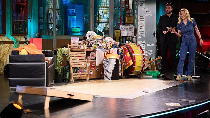 La Revuelta - Henar Álvarez y Broncano juegan al cornhole