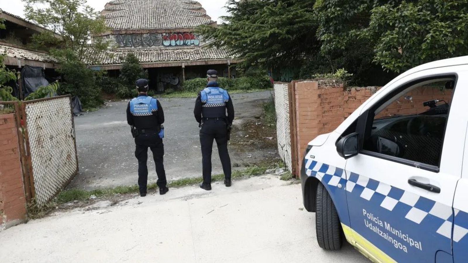 El Ayuntamiento de Pamplona desaloja a las personas sin hogar que sobrevivían en Aranzadi - Telenavarra | Ver