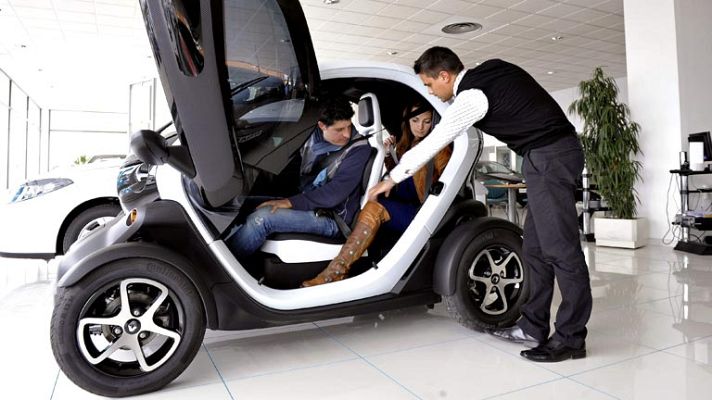 Telediario 1 - El PIB cae un 1,4% durante 2012