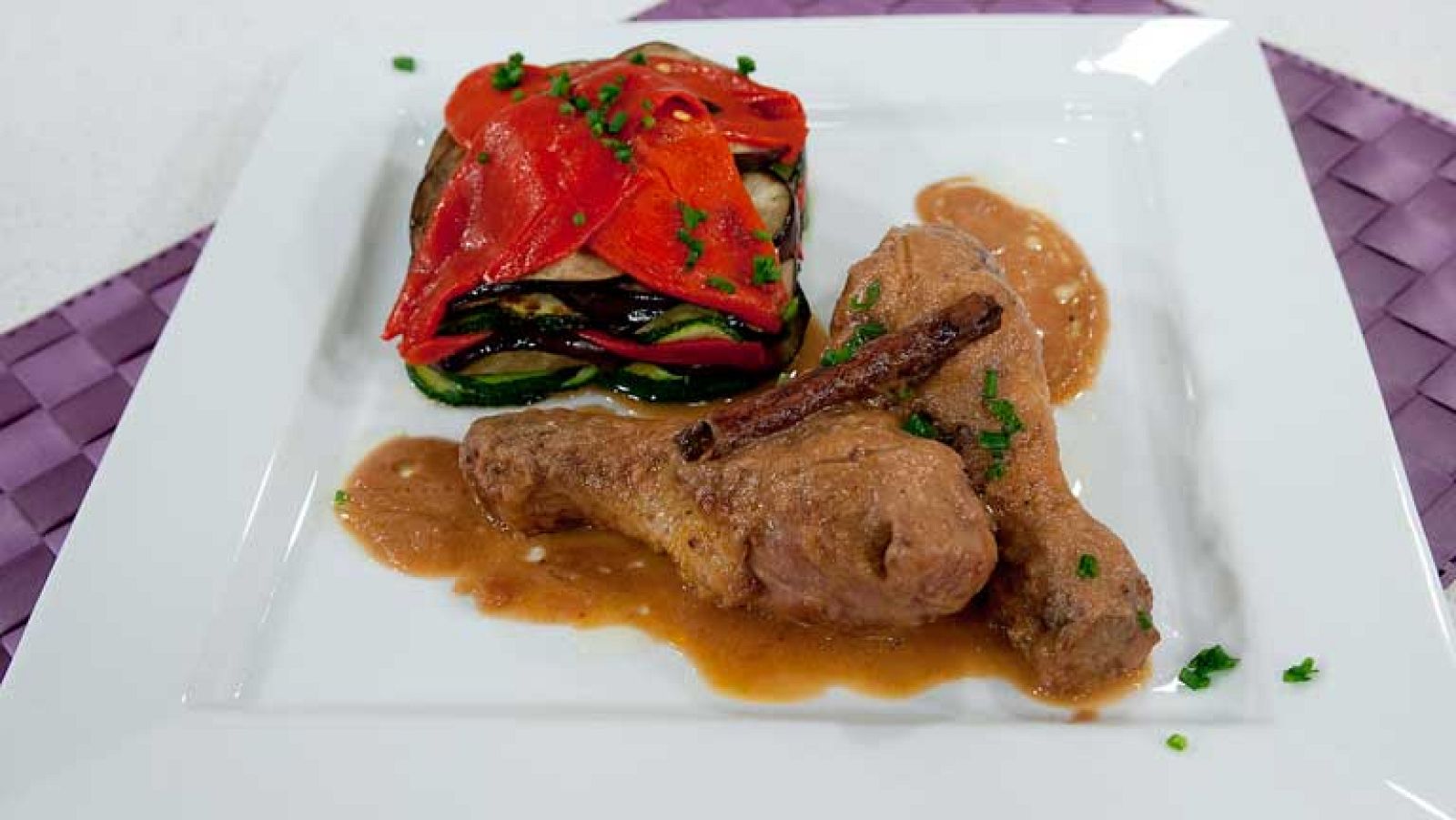 Saber Cocinar - Muslos en salsa de mil hojas de verduras
