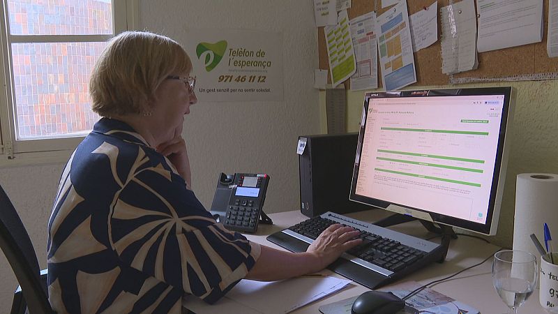 Més de 98.000 persones han demanat ajuda al Telèfon de l'Esperança en 40 anys