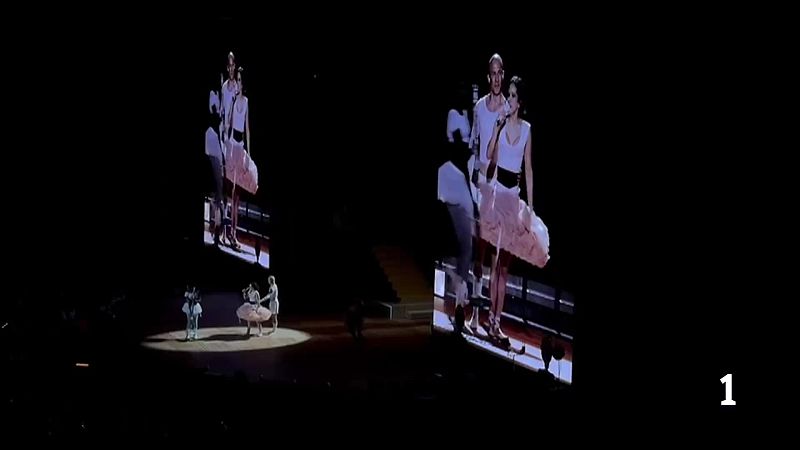 Rosalía emociona Barcelona en el seu primer concert - L'Informatiu | Veure