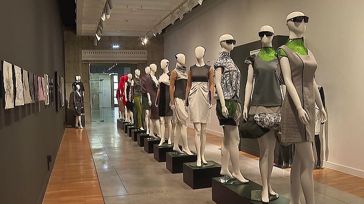 Noticias Aragón - 'Cosiendo materia' es la primera exposición monográfica del diseñador de moda aragonés Andrés Jarabo