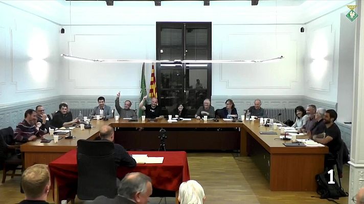 L'Informatiu - Crisi al PSC per l'abstenció dels seus regidors als pressupostos de Ripoll