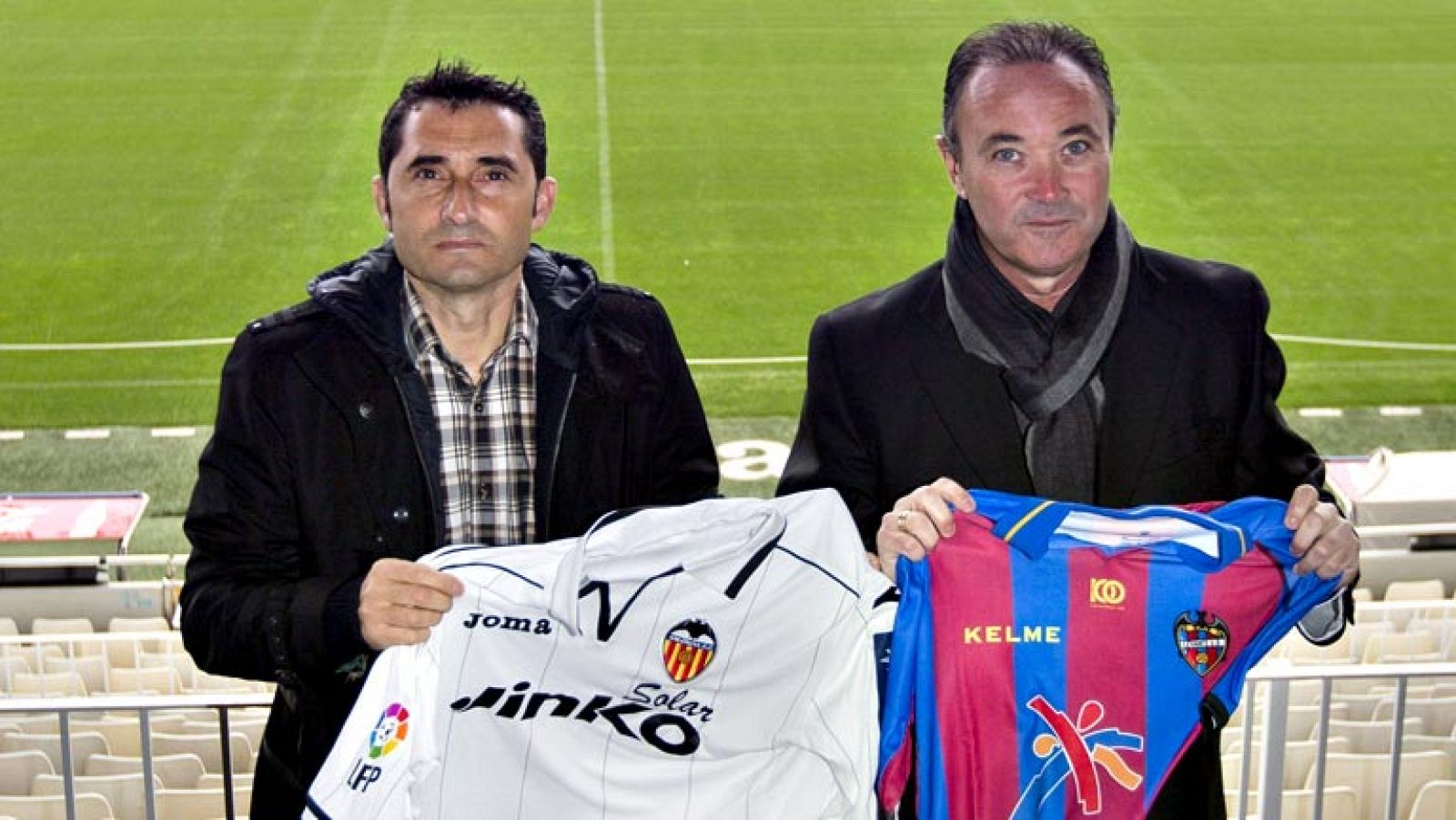 Además del clásico en esta jornada tenemos un derbi regional, el de Valencia entre el Levante y el Valencia con muy buen ambiente, plasmado en la sesión de fotos que han tenido hoy los dos entrenadores. La duda es si jugará el partido el internaciona