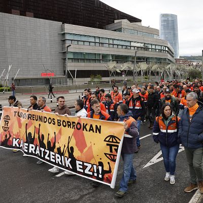 Telenorte - País Vasco - Trabajadores de Tubos Reunidos siguen protestando en Bilbao mientras una auditoría confirma la grave situación financiera de la empresa