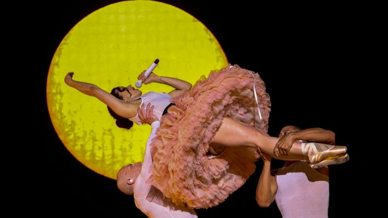 Rosalía arrasa en su primer concierto de Barcelona, su ciudad natal - Telediario 1 | Ver vídeo