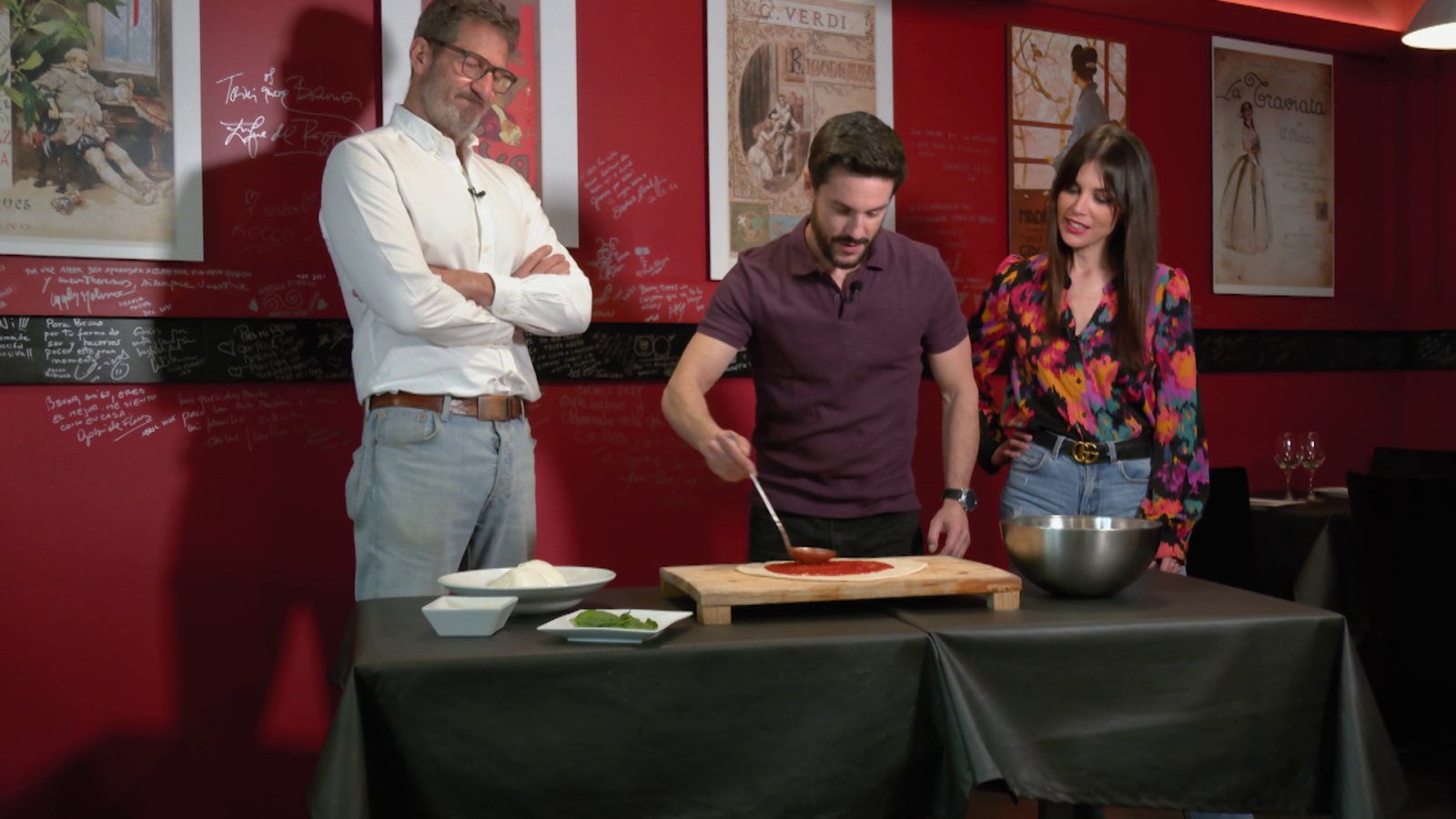 Alejo Sauras se convierte en un chef muy especial - Aquí la Tierra | Ver