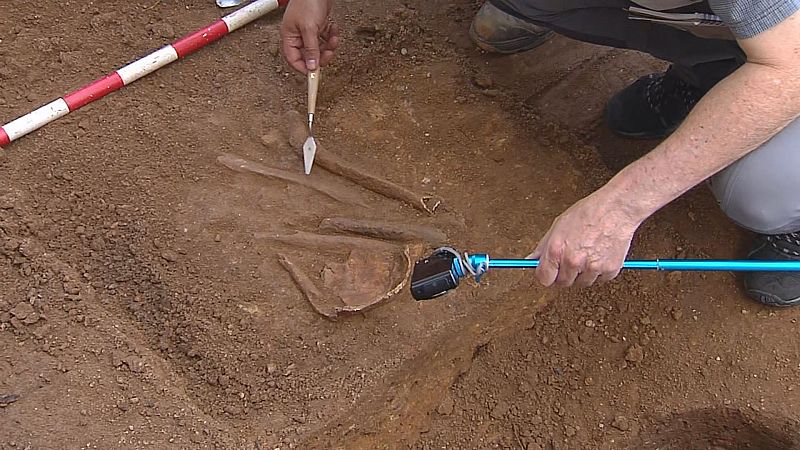 Retoman a escavación en Soutelo buscando os restos de asasinados - Telexornal - Galicia | Ver