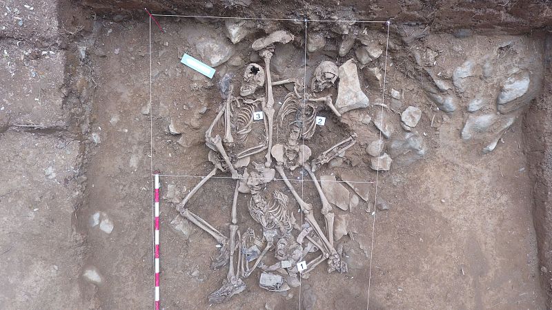 Exhumación de la fosa de San Antolin en Peña Lemoa (Bizkaia) | Ver ahora