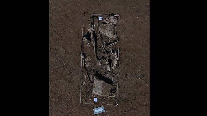 RTVE Noticias Vídeo - Fosa del Puente de los Ladrones (Cendea de Olza, Navarra)