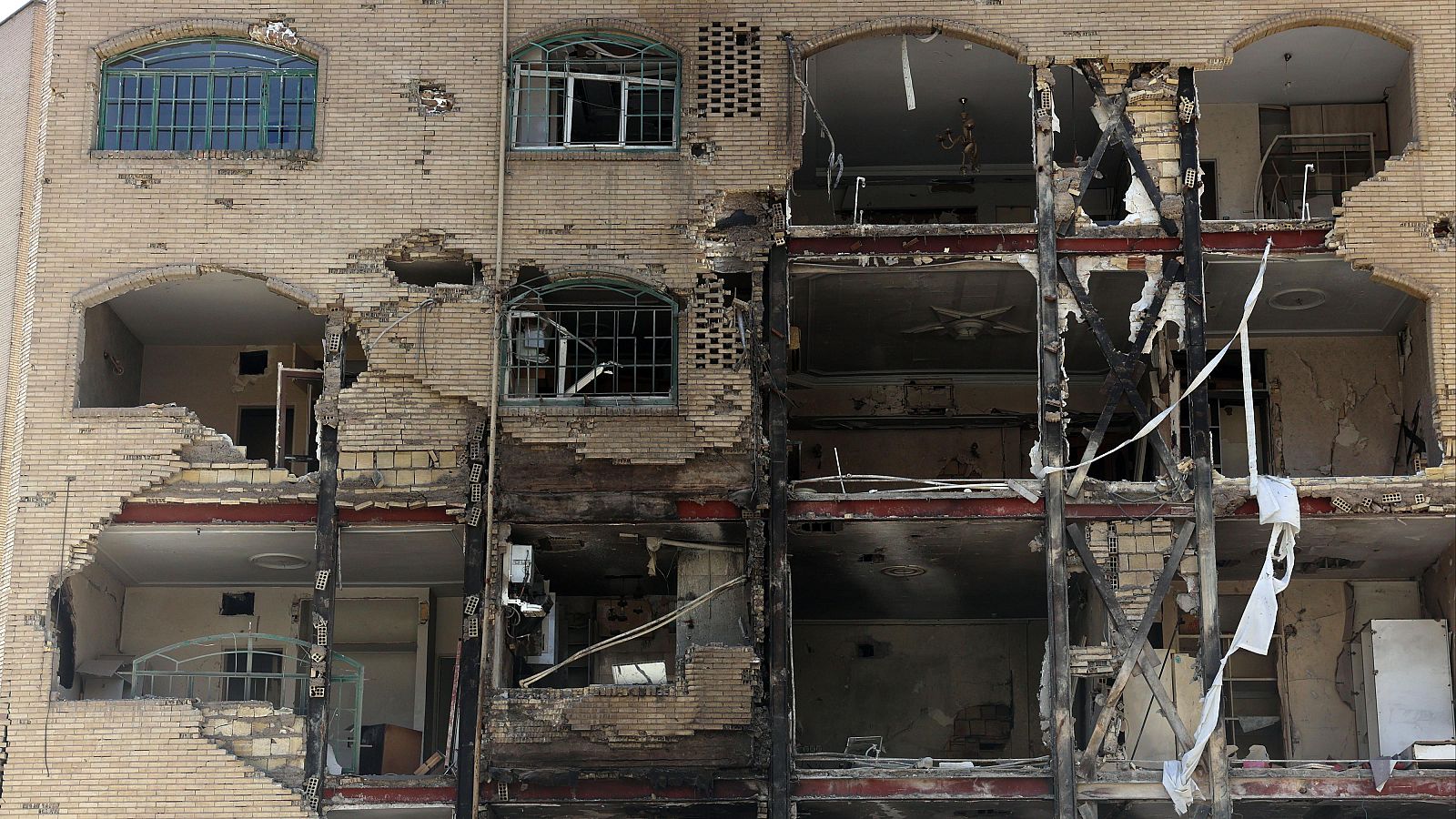 Teherán intenta reconstruirse tras los bombardeos - Telediario 2 | Ver