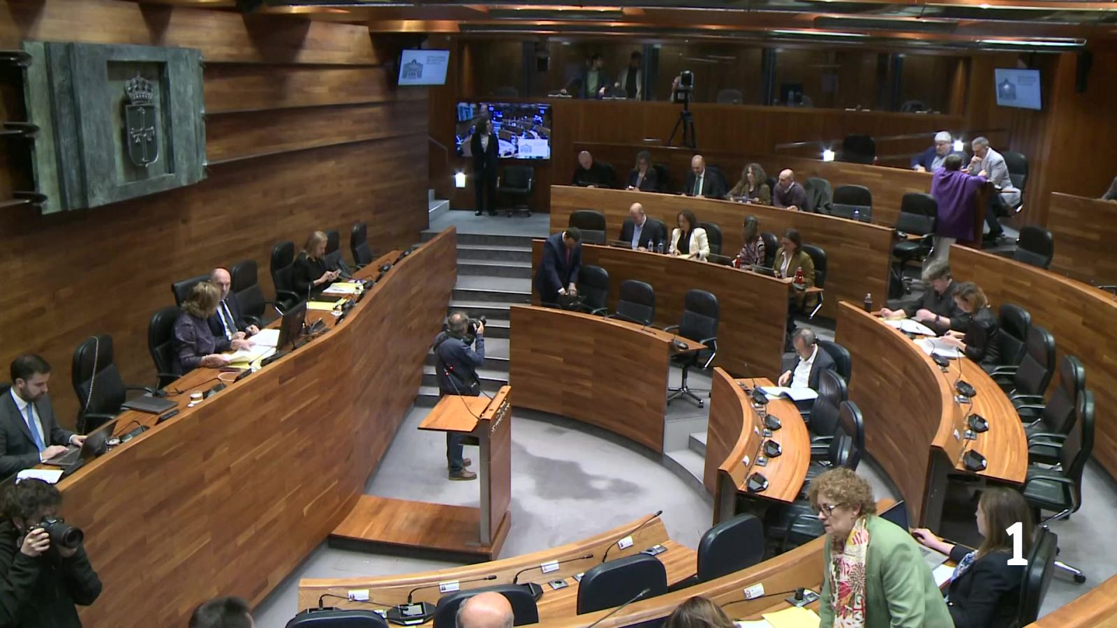 PP y Vox piden la dimisión de Barbón en el Pleno de la Junta General - Panorama Regional | Ver