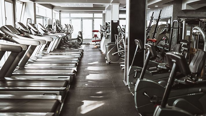 Telediario 1 - Reducir pequeños gastos para lograr grandes ahorros