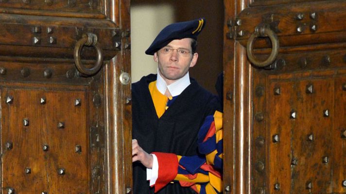 La tarde en 24h - La Guardia Suiza cierra las puertas del palacio de Castelgandolfo