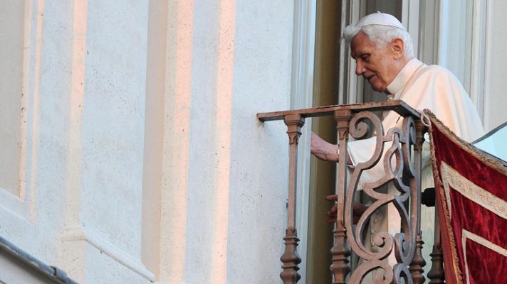 Telediario 1 - Benedicto XVI deja el papado y se despide de sus fieles desde Castelgandolfo