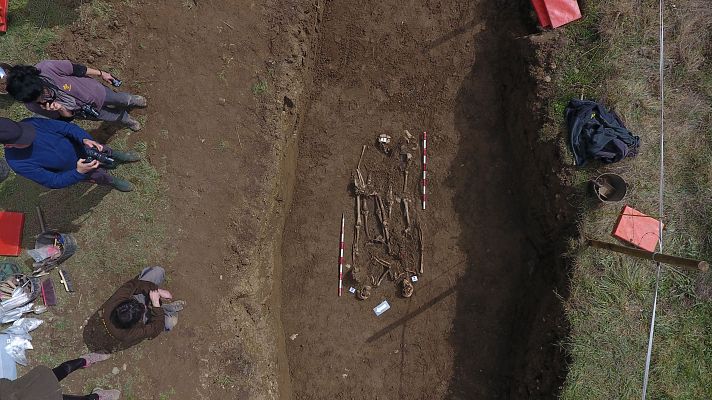 RTVE Noticias Vídeo - Exhumación de la fosa de Kaskaxu en Urdániz, Navarra