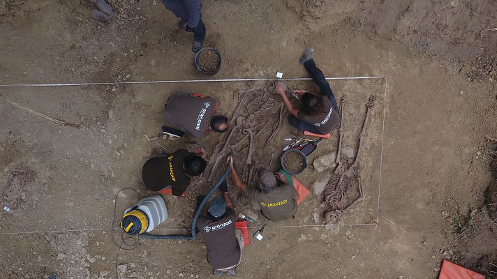 RTVE Noticias Vídeo - Exhumación de la fosa de Urbicain-Echálaz I (Navarra)