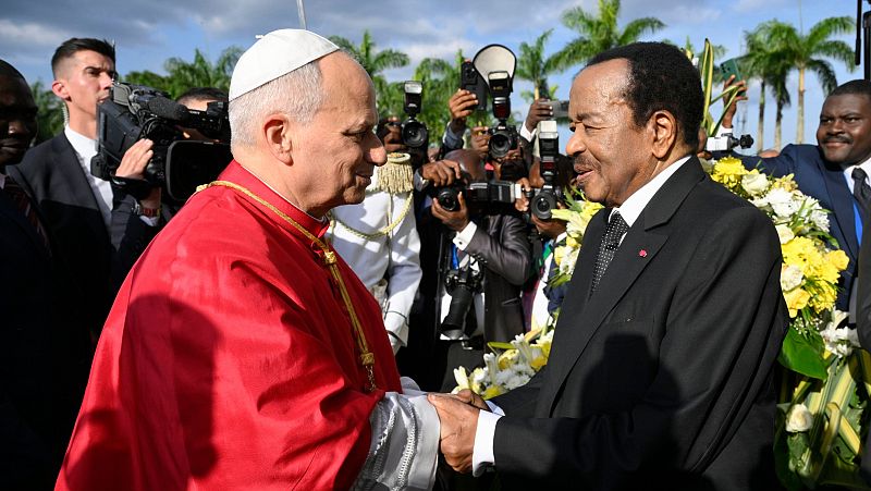 El papa defiende en Camerún que el mundo necesita un mensaje de paz - La tarde en 24 horas | Ver vídeo