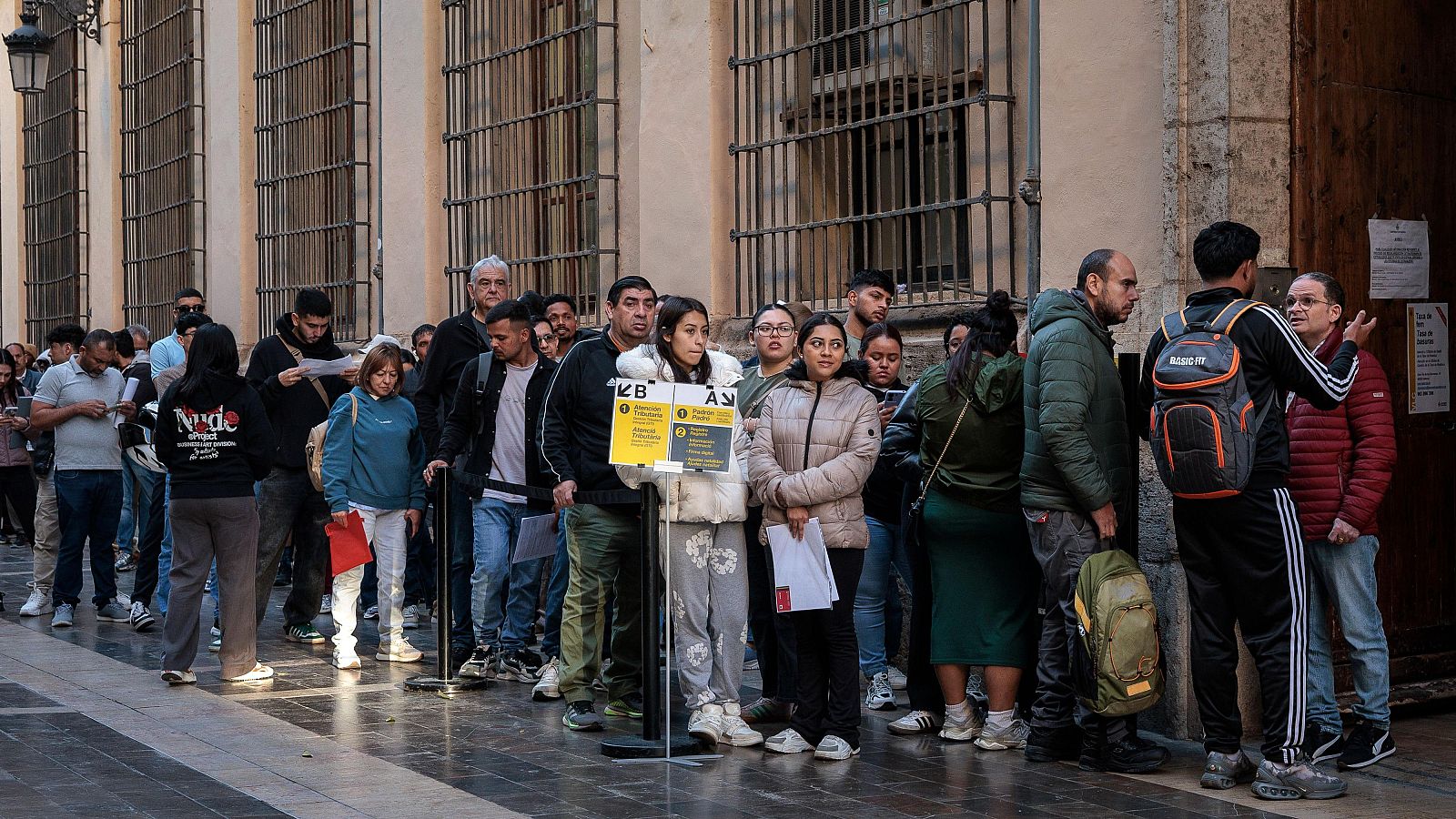 Castilla y León recurrirá el nuevo Reglamento de Extranjería - Noticias de Castilla y León | Ver