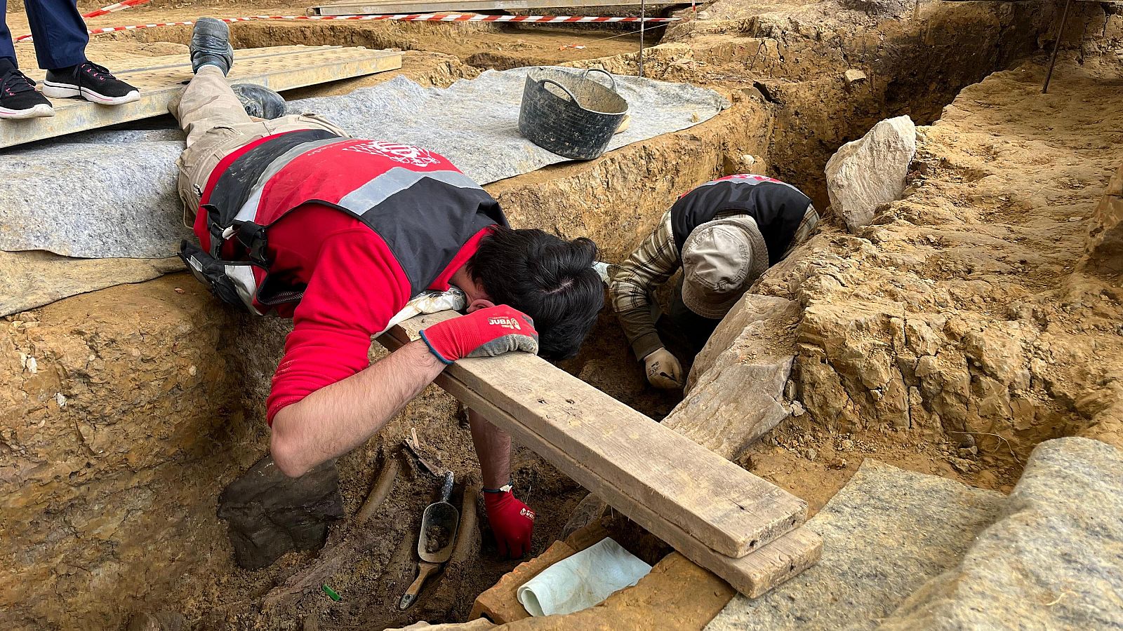 Ascienden a 16 los cuerpos encontrados en la fosa de La Lloba - Panorama Regional | Ver