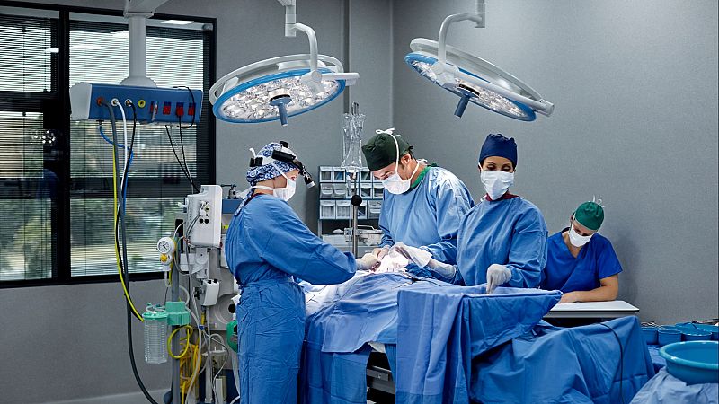 Casi 900.000 personas esperan una operación | Ver