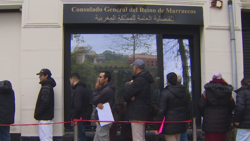 Arranca el proceso de regularización para cerca de 26.000 migrantes en Euskadi entre colas consulares | RTVE Play - Ver ahora