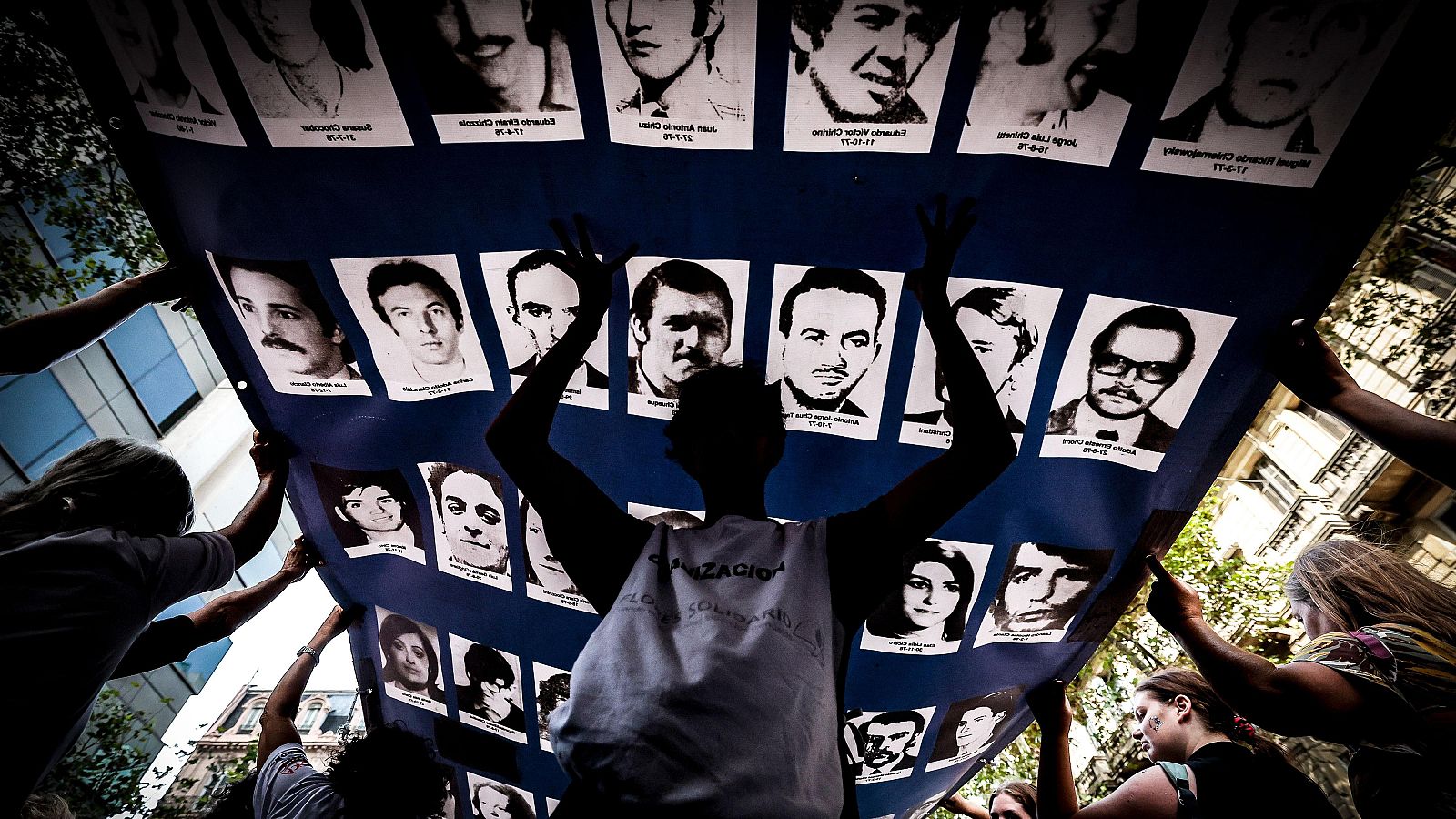 Homenaje a los españoles desaparecidos en Argentina - La tarde en 24h | Ver