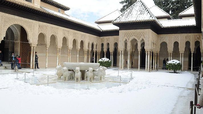 Telediario 1 - Noche de nieve en casi toda España