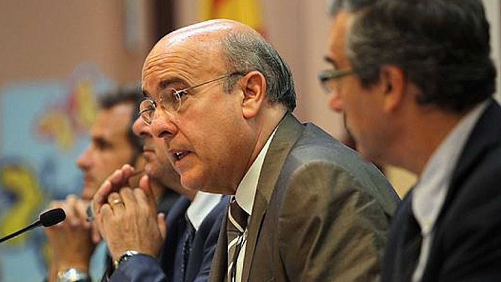 Cataluña dará tarjetas sanitarias a los inmigrantes 'sin papeles' censados en la región - Los desayunos | Ver