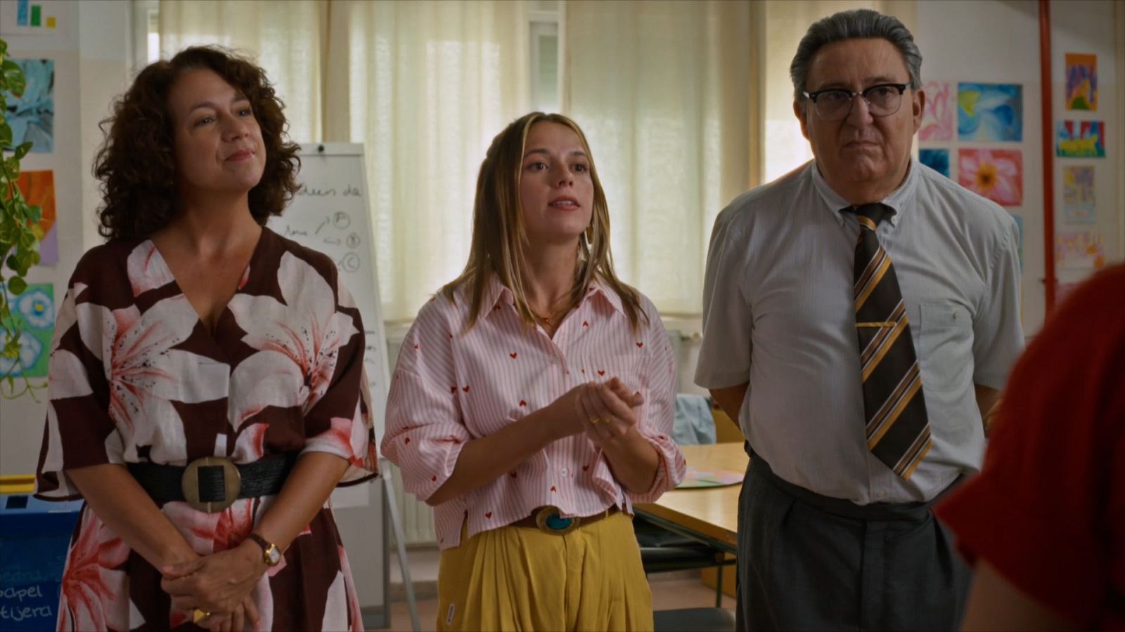 Barrio Esperanza - Los profesores juzgan a Esperanza sin conocerla - Barrio Esperanza | Ver