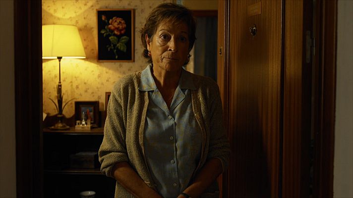 Barrio Esperanza - La madre de Esperanza tampoco confía en ella