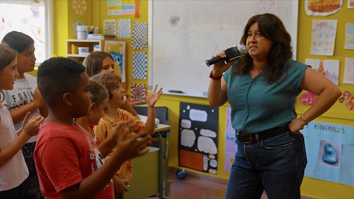 Barrio Esperanza - Esperanza se gana a sus alumnos con un rap
