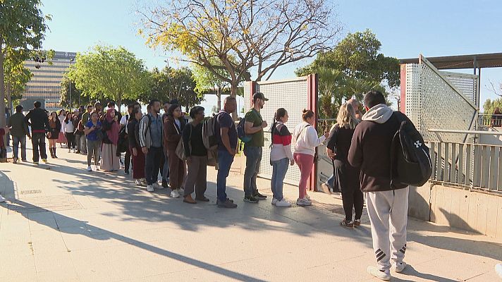 Informatiu Balear - Col·lapse a l'OAC Social de Palma per la regularització