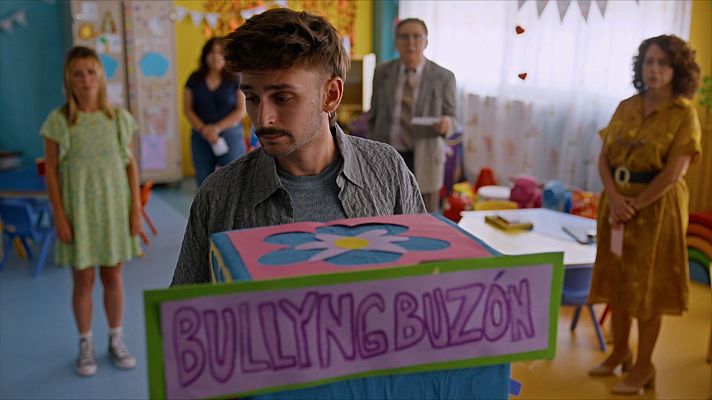 Barrio Esperanza - Los profesores descubren los casos de bullying gracias al buzón