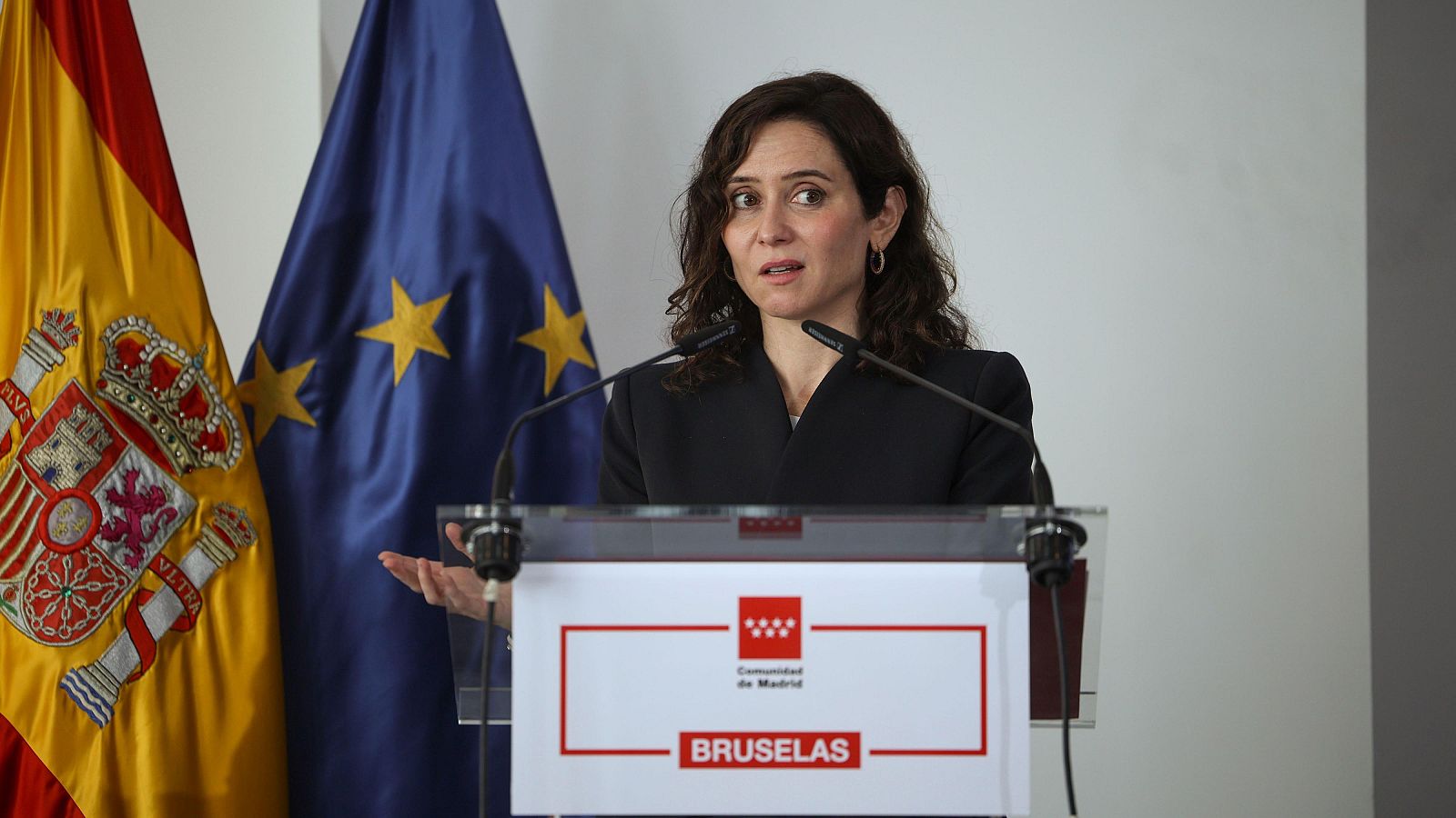 La Moncloa califica el pacto PP-Vox en Extremadura de "racista" y Ayuso cree que es ilegal - Telediario 1 | Ver vídeo