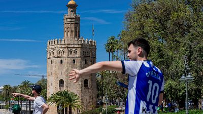 El calor sevillano no altera la ilusi�n que irradian Atl�tico y Real Sociedad ante la final de Copa del Rey
