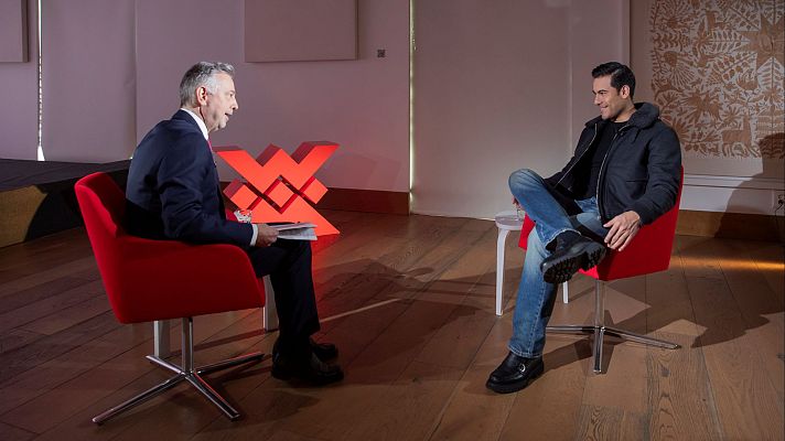 Plano general - Carlos Rivera