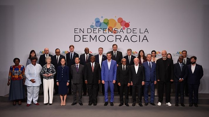 Telediario Fin de Semana - Líderes progresistas mundiales se reúnen en Barcelona en "defensa de la Democracia"