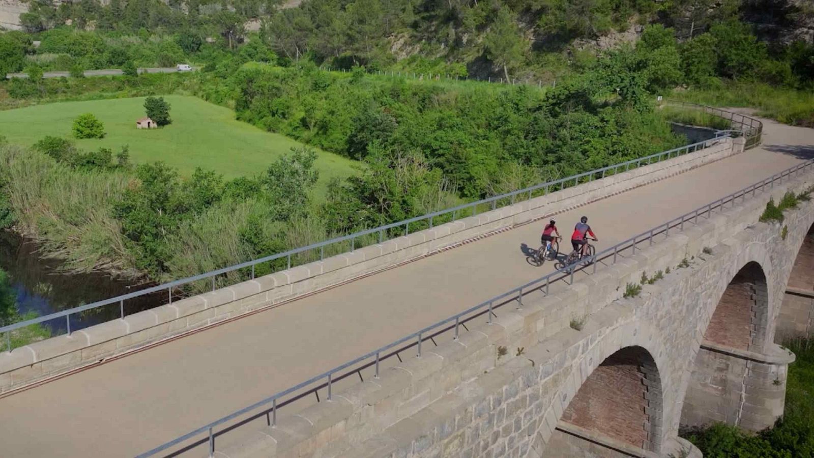 Un país en bicicleta. Diario de una ciclista - Episodio 13: De Jorba al Prat, un viaje por la Vía Blava - Un país en bicicleta. Diario de una ciclista | Ver