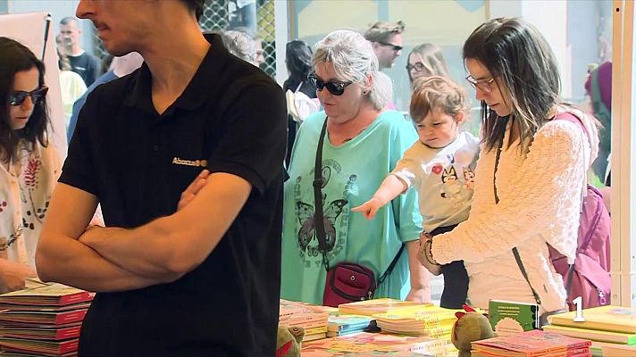 L'Informatiu - Sant Jordi escalfa motors amb la fira de la Creu Coberta, a Hostafrancs