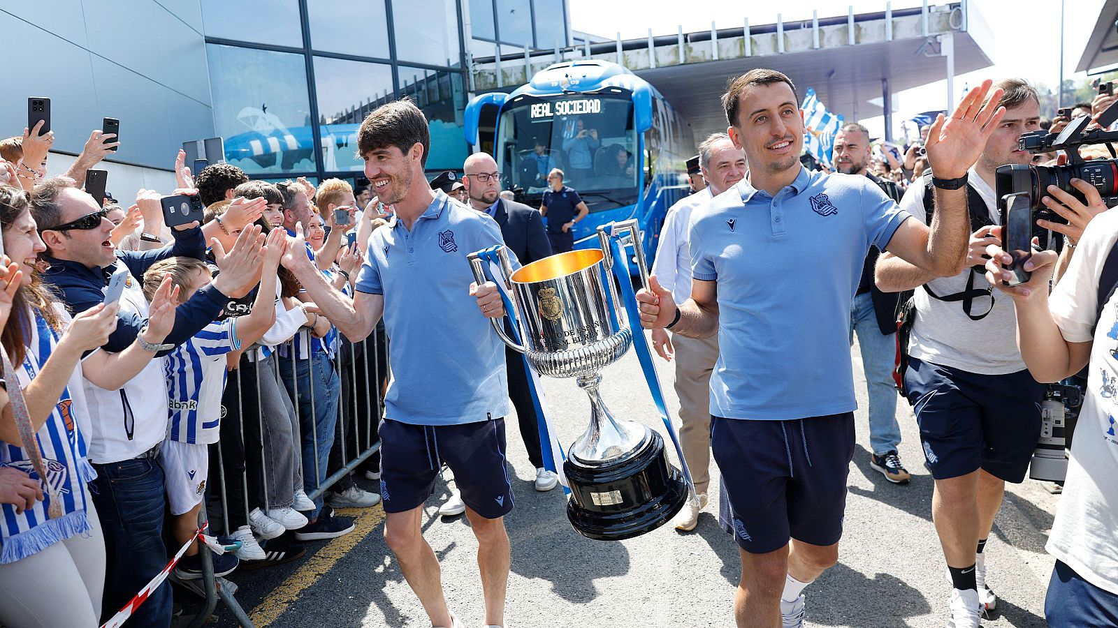 La Real Sociedad llega a San Sebastián con la Copa del Rey - Copa del Rey | Ver