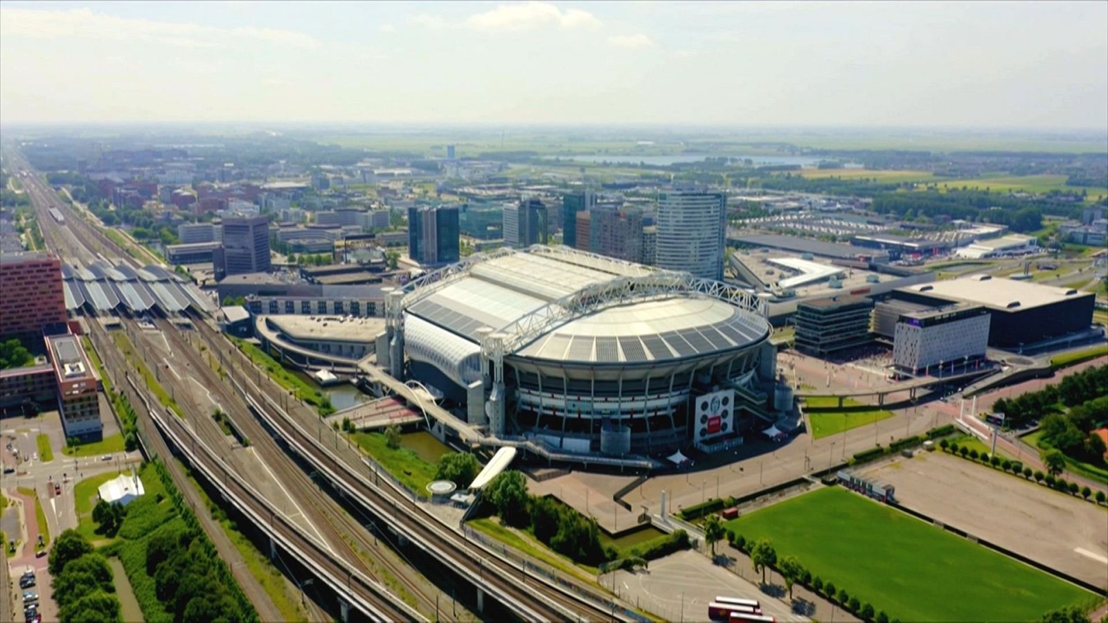 El escarabajo verde - Al borde del abismo 3. Ciudades y conservación - El escarabajo verde | Ver