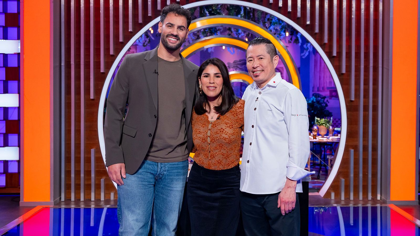 Isa Pantoja y Asraf visitan MasterChef 14 - MasterChef | Ver