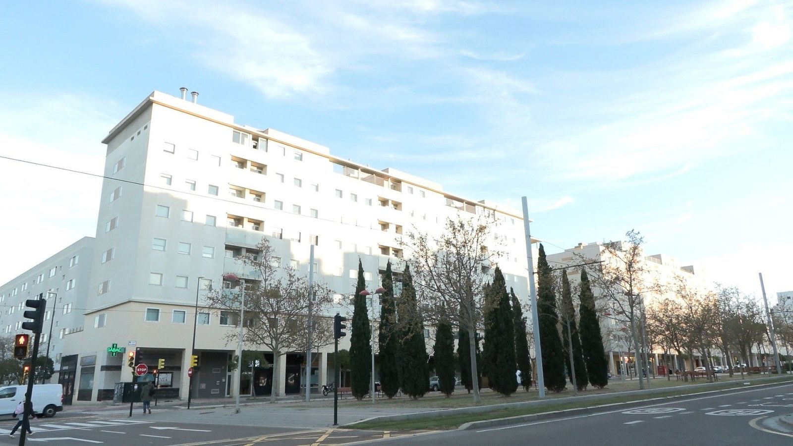 El parque de vivienda social en España, lejos del 9% previsto por el Gobierno Edificio de pisos residenciales