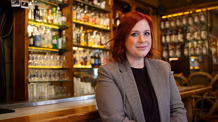 Telediario 1 - Elísabet Benavent publica 'Una niña buena'