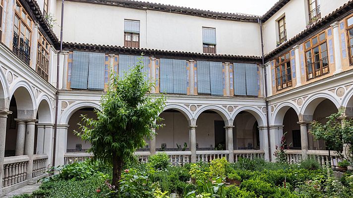 Noticias de Castilla-La Mancha - Decenas de turistas visitan los conventos de Toledo